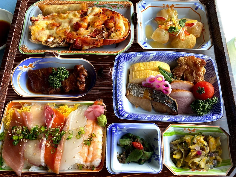 モンブラン船内で提供されたお弁当形式の食事