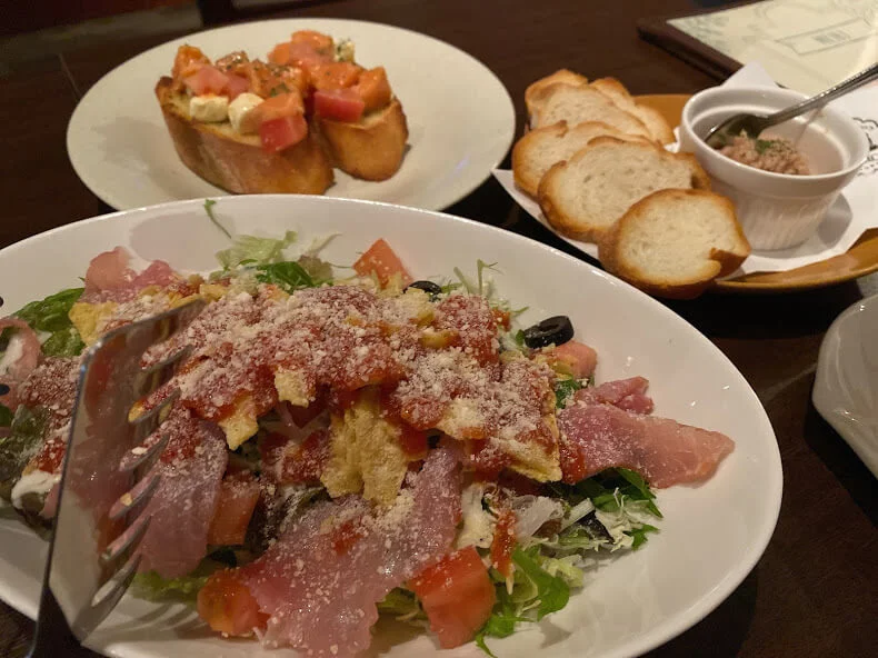 ブルスケッタと豚肉のリエット