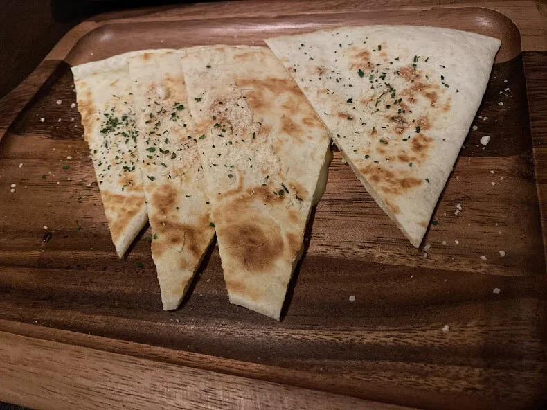 4種のチーズのケサディージャ