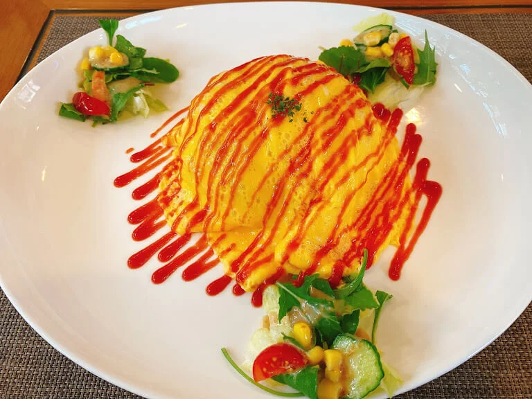 【宮古島カフェ】「りーちゃん家」はスイーツとオムライスが絶品！のサムネイル